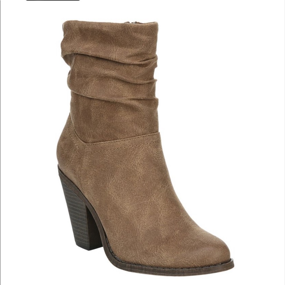 Fergalicious by Fergie Wealthy Women’s Boots Sand -Size 9M